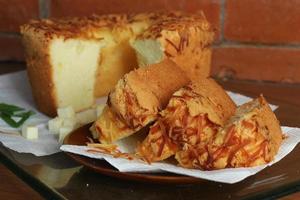 mousseline de soie gâteau avec tranché fromage remplissage photo