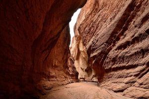 le mystérieux grandiose canyon de tianshan montagnes photo