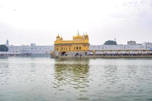 magnifique vue de d'or temple - harmandir sahib dans Amritsar, Pendjab, Inde, célèbre Indien sikh repère, d'or temple, le principale sanctuaire de sikhs dans Amritsar, Inde photo