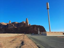 une magnifique jour vue de une hiver parc dans Al oula, saoudien Saoudite. le parc est entouré par ancien collines. photo