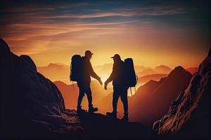 équipe travail, la vie buts et soi amélioration concept. homme portion le sien femelle escalade partenaire en haut une raide bord de une Montagne photo