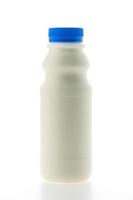 bouteille de lait isolé sur blanc photo