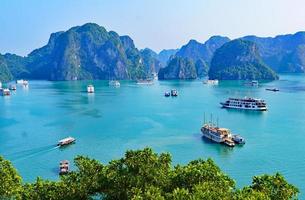 Ha longue baie, une unesco site dans vietnam photo