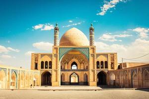 kachan, J'ai couru , 2022 - magnifique aga bozorg mosquée panorama dans ensoleillé bleu ciel journée photo