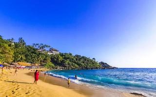 puerto escondido oaxaca Mexique 2022 plage le sable bleu l'eau énorme surfeur vagues carrizalillo puerto escondido. photo