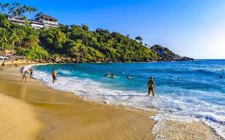 puerto escondido oaxaca Mexique 2022 plage le sable bleu l'eau énorme surfeur vagues carrizalillo puerto escondido. photo