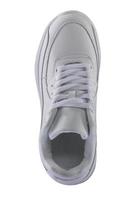 sport chaussures. blanc baskets sur une blanc Contexte. photo