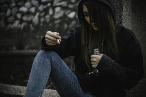 portrait de toxicomane drogue asiatique femme, alcoolique femme concept photo