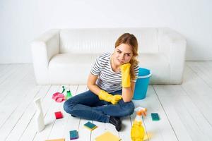 femme au foyer détergent travaux ménagers fatigue mode de vie intérieur hygiène photo