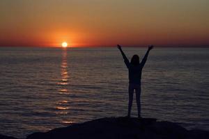 femme en plein air Voyage le coucher du soleil la nature paysage photo