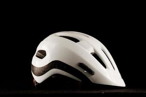 blanc casque sur foncé Contexte photo