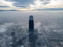 drone vue brouillard journée à trx échange 106 bâtiment photo