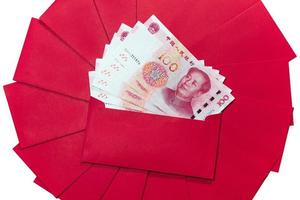 yuan ou Rmb, chinois devise avec rouge enveloppe photo