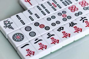 Harbin, Chine - déc 30, 2018-mahjong est le ancien asiatique planche jeu. photo