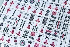 Harbin, Chine - déc 30, 2018-mahjong est le ancien asiatique planche jeu. photo