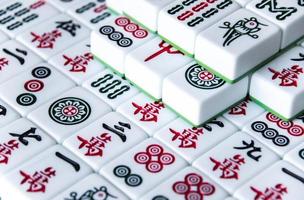 Harbin, Chine - déc 30, 2018-mahjong est le ancien asiatique planche jeu. photo