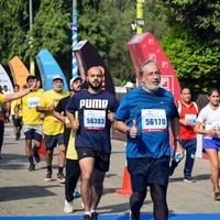 Nouveau Delhi, Inde - janvier 16 2023 - védanta delhi moitié marathon course après convoitise dans lequel marathon les participants à propos à traverser le terminer doubler, delhi moitié marathon 2022 photo