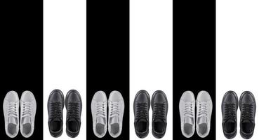 Contexte des sports chaussures. noir et blanc baskets sur une rayé Contexte. photo