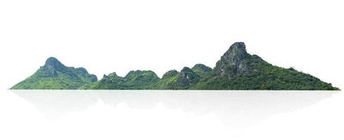 Montagne Roche avec forêt isoler sur blanc Contexte photo