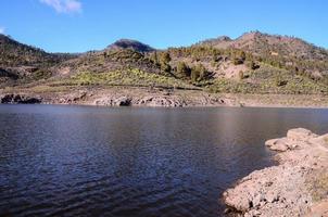 lac dans les montagnes photo