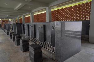 intérieur agung mosquée wudhu zone, l'eau Fontaine et toit. le photo est adapté à utilisation pour ramadhan affiche et musulman contenu médias.