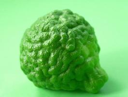 fruit de bergamote en vert photo