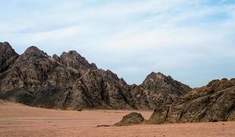 paysage rocheux avec du sable photo
