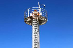 une phare est une navigation point de repère cette est utilisé à identifier côtes et Localiser navires. photo