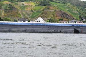 cargaison navire sur le Rhin photo