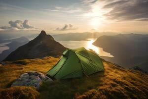 une touristique tente lancé sur Haut de une Montagne à lever du soleil. tourisme et physique activité concept. ai généré photo