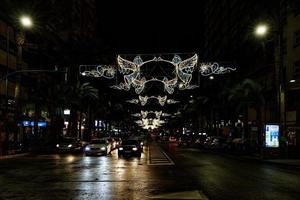 Noël illuminations dans alicante Espagne dans le des rues à nuit photo