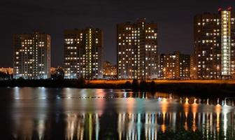 paysage urbain le soir photo