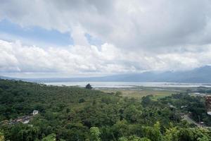 paysage photo de vert jardin, en haut colline et fleur parc sur le central Java sémarang. le photo est adapté à utilisation pour traditionnel nourriture arrière-plan, affiche et nourriture contenu médias.