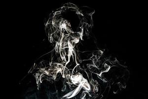 texture effet fumée. fond isolé. toile de fond noir et sombre. feu fumé et effet de brume. photo