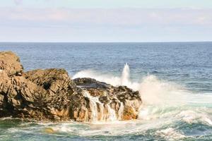 énormes vagues de la mer photo