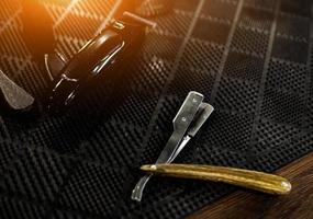 coiffeur outils - une dangereux le rasoir photo