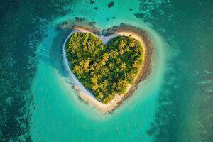 romantique île dans le forme de une cœur, génératif ai photo