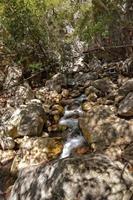 une Naturel sauvage paysage dans le turc montagnes avec un intéressant cascade et le sapadere canyon photo