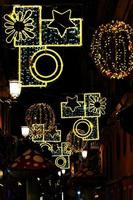 Noël illuminations dans alicante Espagne dans le des rues à nuit photo