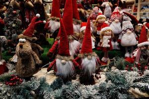 peluche Noël elfes dans rouge Chapeaux Contexte photo