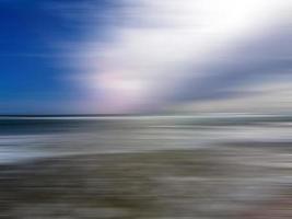 magnifique abstractions mer Contexte floue bleu paysage photo