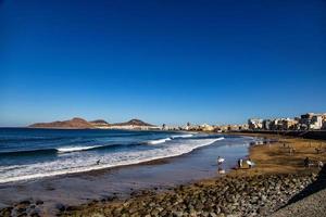 chaud plage paysage dans le Capitale sur le Espagnol canari île gran Canaria sur une clair journée photo