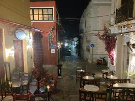 Athènes nuit avec monastiráki carré et vieux plaka acropole colline sur pied en marchant explorant Grèce gros Taille haute qualité impressions photo