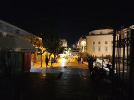 Athènes nuit avec monastiráki carré et vieux plaka acropole colline sur pied en marchant explorant Grèce gros Taille haute qualité impressions photo