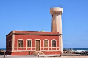 phare en bord de mer photo