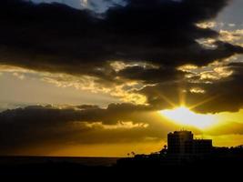 coucher de soleil sur la mer photo