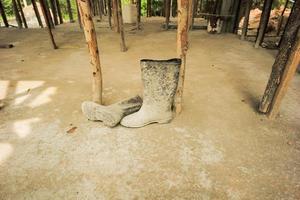 Bottes en caoutchouc sales à la construction sute photo