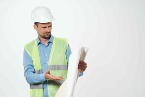 homme dans blanc casque ingénieur travail profession photo