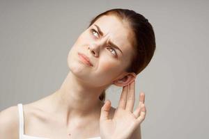 femme oreille douleur otite médias santé problèmes infection isolé Contexte photo