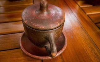 une tasse café avec traditionnel tasse de jepara central Java. le photo est adapté à utilisation pour café magasin Contexte et contenu médias.